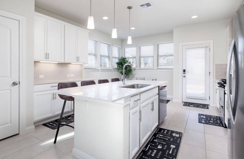 McNeil House | Austin Home · Corporate Spacious Luxury Housing