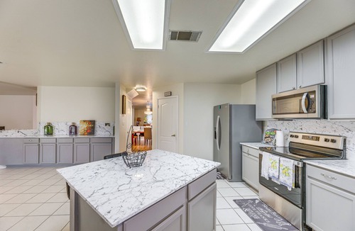 Hillcrest House | Austin Home w/Deck - 9 Mi to Zilker Park!