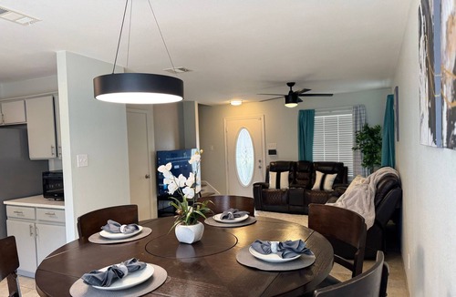 Montopolis House | Austin Hotspot - Minutes to Airport, Downtown & F1