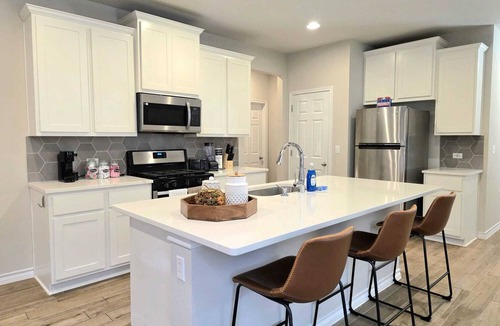 Austin House | Austin House w Pool! by Airport, Tesla, and more!