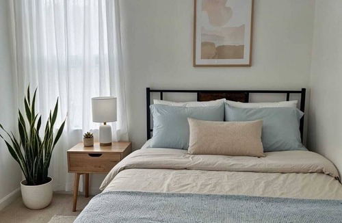 Greenslopes At Lake Creek Bed & Breakfast | Austin Living at Picnic Dr , Modern, Private & Bright
