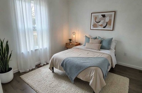 Greenslopes At Lake Creek Bed & Breakfast | Austin Living at Picnic Dr , Modern, Private & Bright