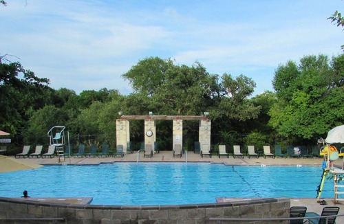 Lower Basin Lake Travis House | Austin Luxe Ranch-5 BR, Deck, Pools, Grill Fire Pit, Near Lakes, The Domain