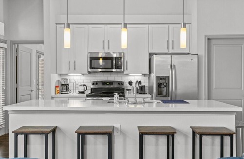 Montopolis Apartment | Austin Luxury 2BR 2B w/Pool & FREE Parking Fast WIFI