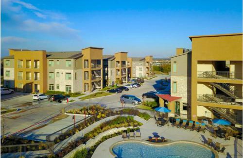 Montopolis Apartment | Austin Luxury 2BR 2B with Pool & FREE Parking