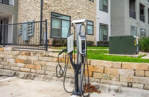 Montopolis Apartment | Austin Luxury 2BR 2B with Pool & FREE Parking