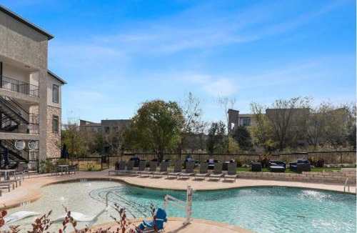 Montopolis Apartment | Austin Luxury 2BR 2B with Pool & FREE Parking