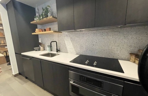 Rainey Street Historic District Condo | Austin Luxury 2BR: Rooftop Heated Pool & City View