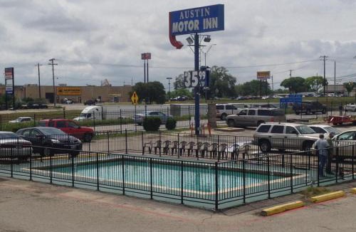 Walnut Forest Hotel | Austin Motor Inn