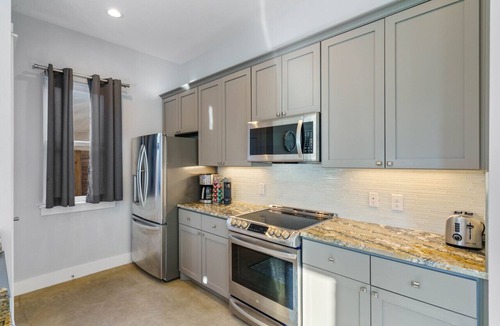 Lake Austin Village House | Austin Oasis Escape | Walk to Lake | Boat Launch
