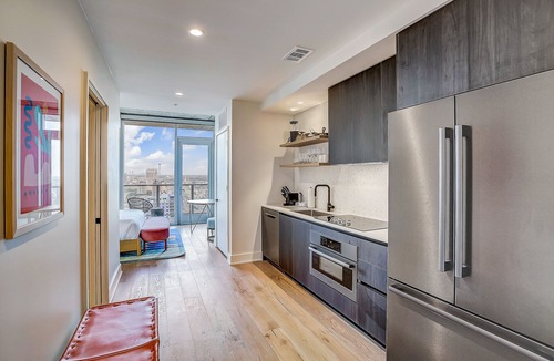 Rainey Street Historic District Apartment | Austin Rainey Street studio - lake & skyline-view balcony, rooftop pool & gym