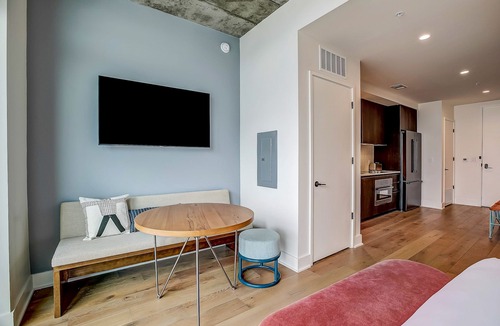 Rainey Street Historic District Apartment | Austin Rainey Street studio - lake & skyline-view balcony, rooftop pool & gym