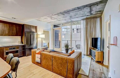 Rainey Street Historic District Condo | Austin Riverside | Rooftop Pool| 2BR by Barclé