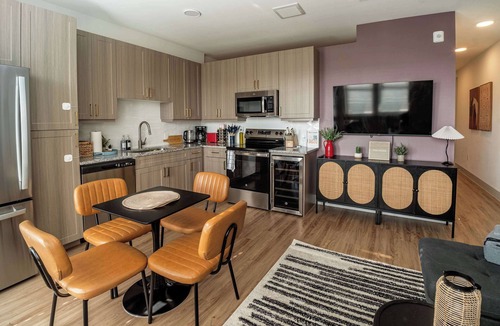 Scofield Farms Apartment | Austin Social Suite | 1BR Near The Domain | Pool