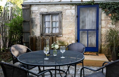 Fredericksburg Cabin | Austin St. Retreat - Maria's Suite | Pet friendly