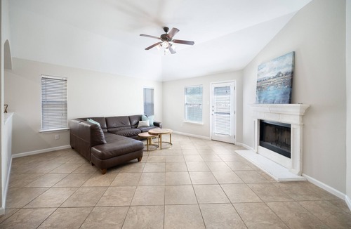 Meadow Lake House | Austin Suburban Bright & Spacious 1-Story Home