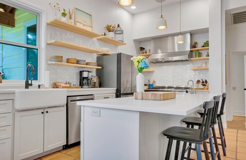 Central East Austin House | Austin Summer Retreat l All King Beds l Private Yard l Centrally Located