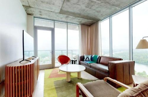 Rainey Street Historic District House | Austin Texas Heated Rooftop Pool by Barcle