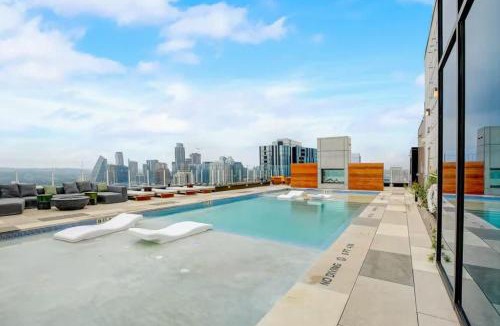 Rainey Street Historic District House | Austin Texas Heated Rooftop Pool by Barcle