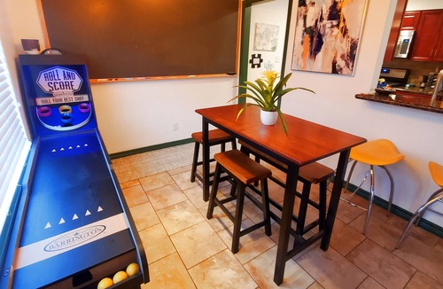 Parker Lane Hostel | Austin Uncommon Room Rentals