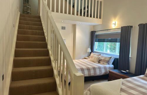 Dennington House | Austral Place 88 via Merri River