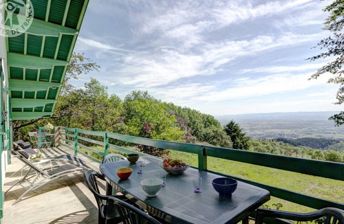 Arcon Cottage | Austrian-style chalet with fireplace and pets allowed