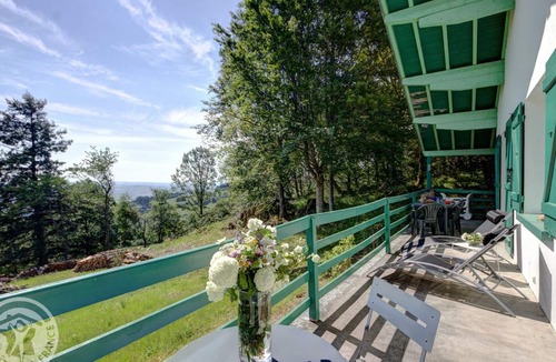 Arcon Cottage | Austrian-style chalet with fireplace and pets allowed