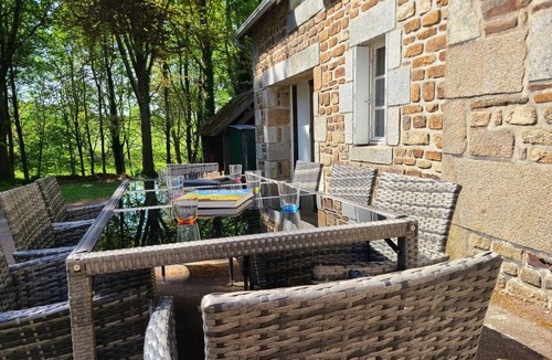 Saint-Laurent-de-Terregatte Cottage | Authentic 3-Bedroom House with Garden near Mont-Saint-Michel