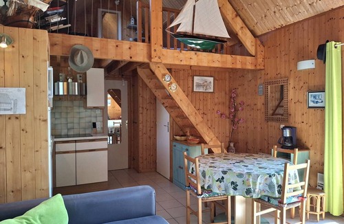 Merville-Franceville-Plage Ski Chalet | Authentic chalet near the beach for 6 persons