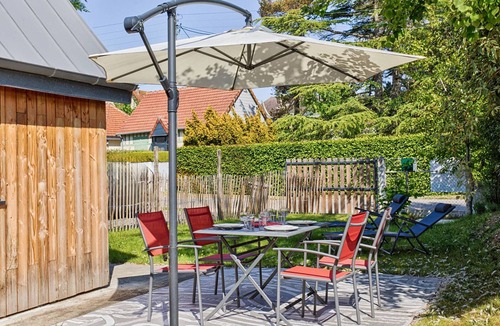 Merville-Franceville-Plage Ski Chalet | Authentic chalet steps from beach, perfect for relaxation