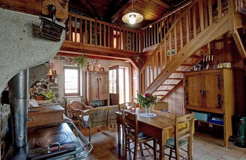 Essertines-en-Chatelneuf Cottage | Authentic and comfortable lodging for 6 in Forez