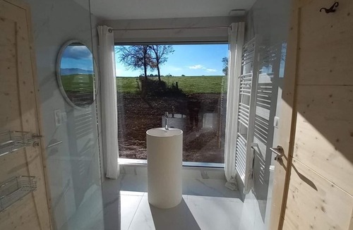 Saint-Forgeux-Lespinasse Cottage | Authentic House with Spa and Pets Allowed