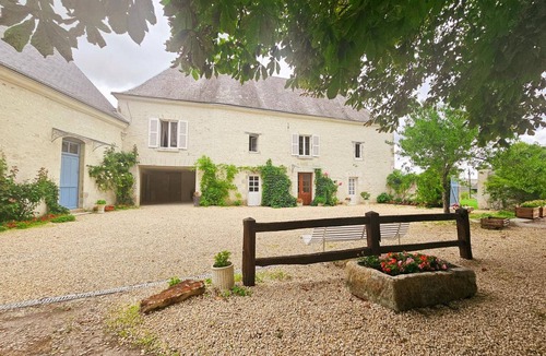 Sainte-Maure-de-Touraine Cottage | Authentic cottage in Touraine, heated pool, pets allowed