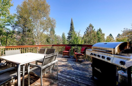 Sainte-Agathe-des-Monts House | Authentic Swiss Cabin - 4 BR with Hot Tub and pool table