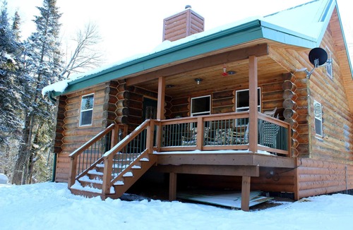North Carlton Cabin | Authentic 3 Level Log Cabin. 3 Bedrooms, 3 Baths