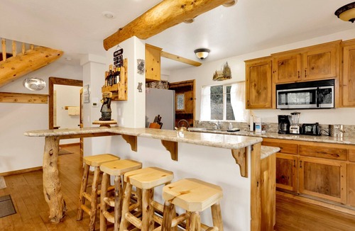 Big Bear City Cabin | Authentic 3BR Log Cabin: New Hot Tub, & Modern Kitchen