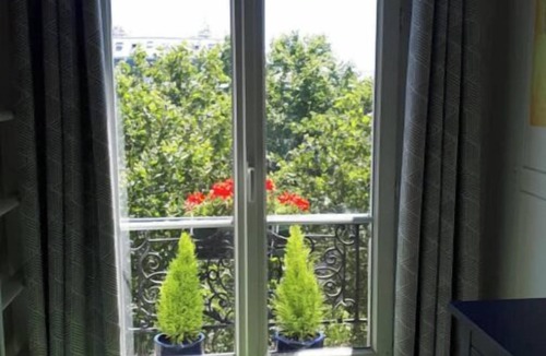 Pigalle Apartment | Authentic 4 bedroom Haussmann apartment in Montmartre, 108m2