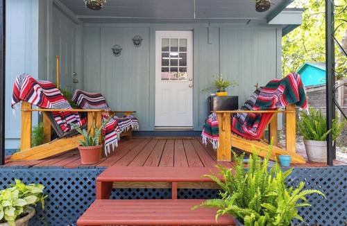 Holly House | Authentic ATX Family Compound ❤️ 2 Homes Side-by-Side Walk to Lake Near UT