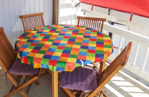 Gruissan Plage Ski Chalet | Authentic chalet with sea view, sleeps 4, all comforts