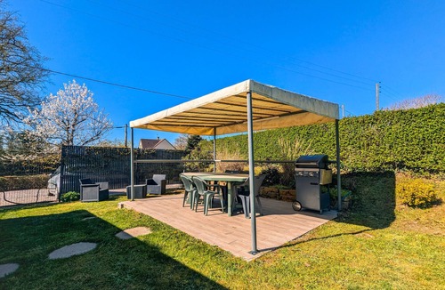 Nohant-Vic Cottage | Authentic Charm in Berry, 11 Pax, Garden and Wifi