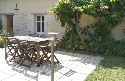 Brizay Cottage | Authentic cottage in Brizay with private garden and pool