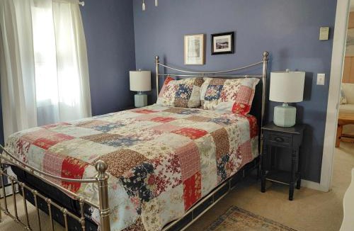 Pilot Knob House | Authentic Cottage on Lake George