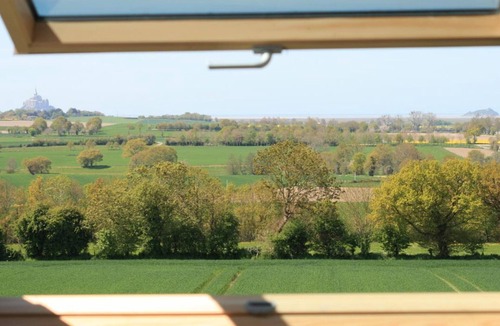 Servon Apartment | Authentic duplex in Dragey-Ronthon with wifi and pets allowed