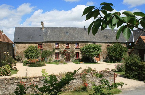 Servon Apartment | Authentic duplex in Dragey-Ronthon with wifi and pets allowed