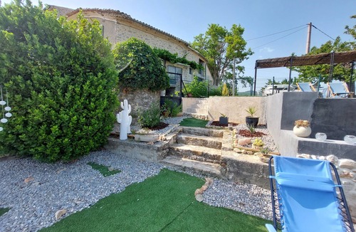 Revest-des-Brousses House | Authentic family home in Provence with pool and view