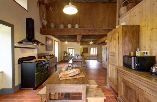 Saint-Just-la-Pendue Cottage | Authentic cottage for 12 with terrace in countryside
