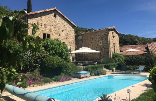 Juvinas Apartment | Authentic gîte - Le Mas L'Essenchaou 16th century