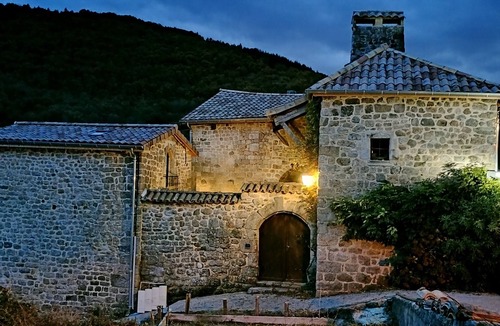 Juvinas Apartment | Authentic gîte - Le Mas L'Essenchaou 16th century
