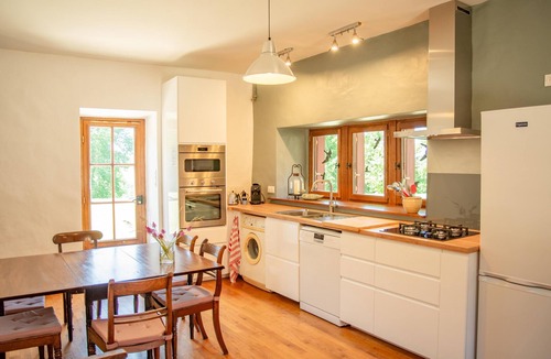 Issac House | Authentic gîte on estate with swimming pool