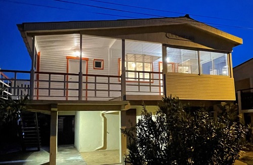 Gruissan Plage Ski Chalet | Authentic Gruissan chalet, 6 people, electric car socket
